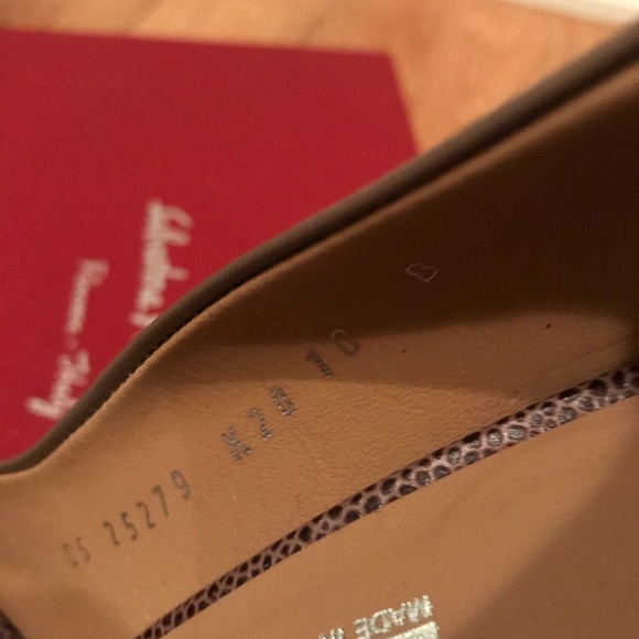 Ferragamo Bayan Elephant Calf Leather Pumps. 10B - Picture 3 of 8